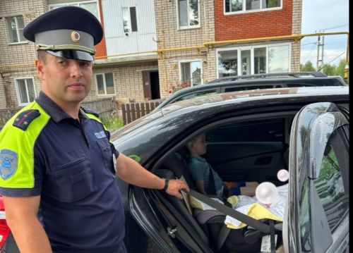 В Спасском районе автоинспекторы провели акцию по безопасности юных пассажиров