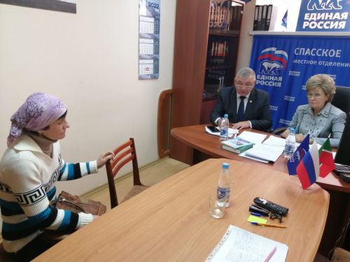 Татьяна Ларионова и Фаргат Мухаметов провели личный приём граждан в Спасском районе