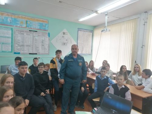 Госинспектор МЧС провёл встречу с учениками Полянской школы
