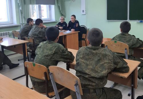 В Болгарской кадетской школе прошла профилактическая беседа с семиклассниками