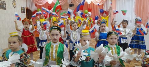В Болгаре прошёл конкурс танцевальных флэшмобов «Мой край и Родина – едины!»
