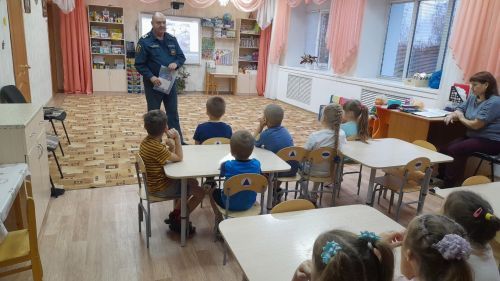 В ряде школ и детских садов прошли занятия по безопасности на воде в зимний период