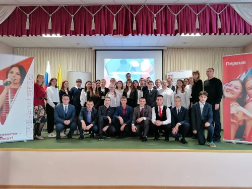 В первой и санаторной школах прошли посвящения ребят в активисты Движения Первых