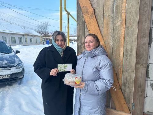 Активисты Спасского молодёжного парламента поздравили молодых многодетных мам