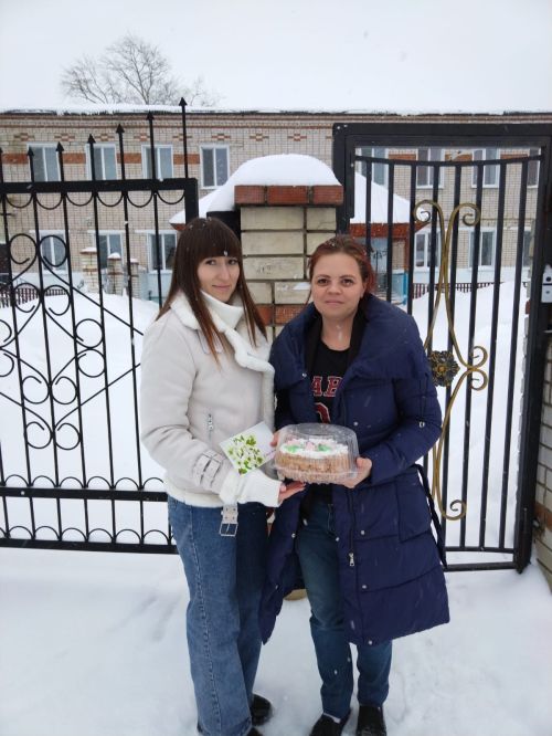 Активисты Спасского молодёжного парламента поздравили молодых многодетных мам