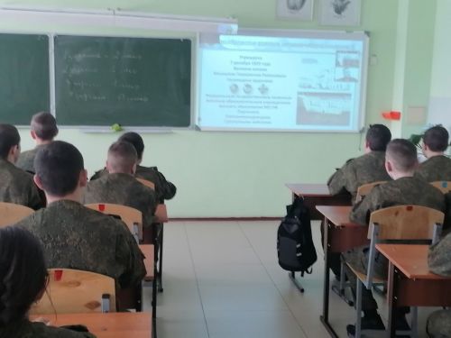 Для кадетов Болгара провели онлайн встречу с представителем Михайловской военной артиллерийской академии