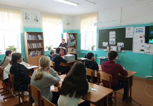 В Иж-Борискинской школе прошёл урок мужества «Афганистан - живая память»