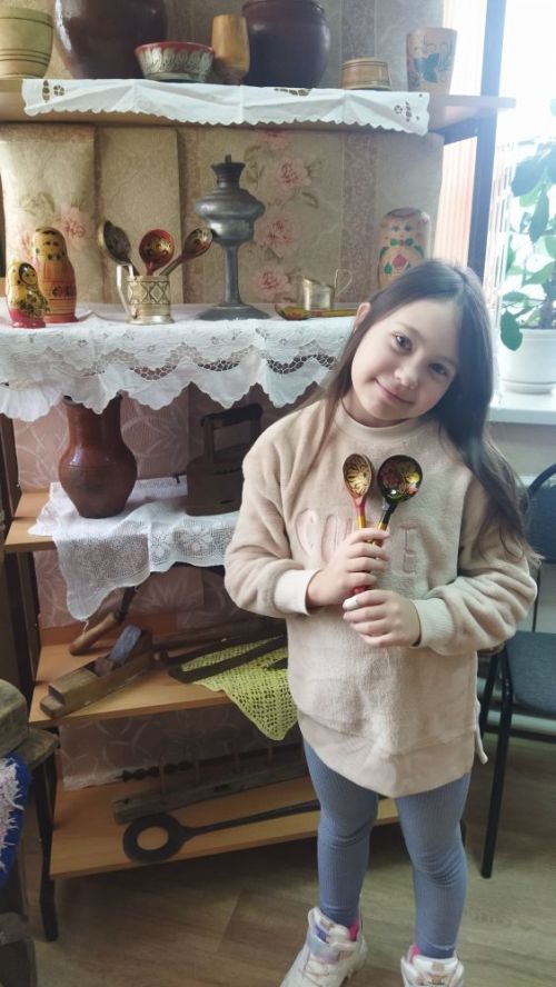 В детской библиотеке Болгара открылась предметно-бытовая выставка «Я люблю твою, Россия, старину»