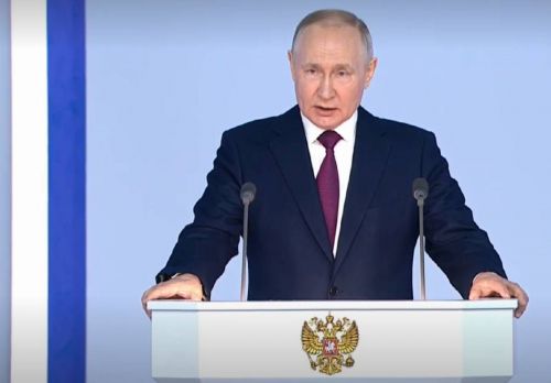 Путин распорядился ввести двухнедельный отпуск каждые полгода для участников СВО
