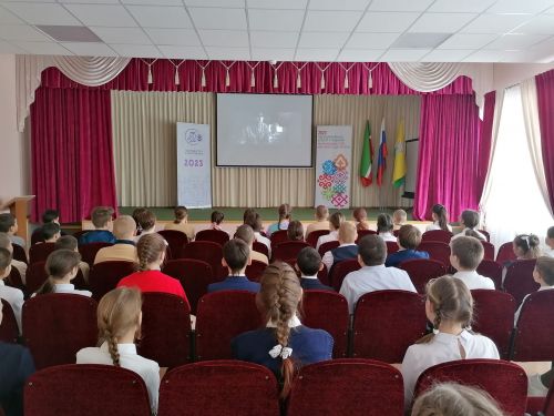 Ученики первой школы Болгара  просмотрели фильм «Лето 1941 года»