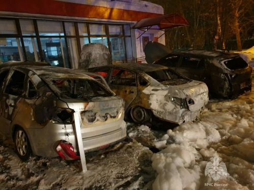 В Казани подожгли несколько автомобилей