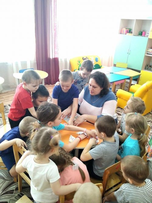 Для воспитанников детского сада «Три Озера» провели громкие чтения «Поэт из страны Детства»