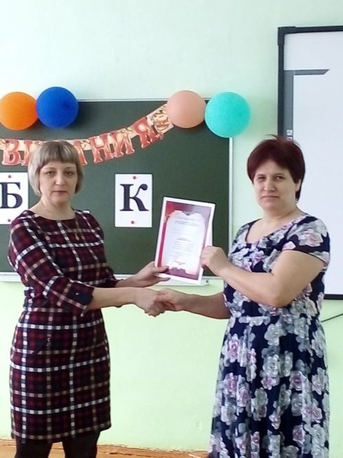 Первоклашка  Аграмаковской школы простилась с Азбукой