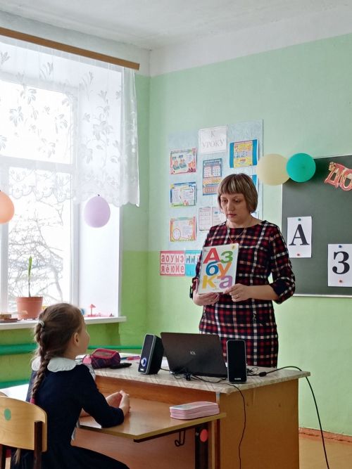 Первоклашка  Аграмаковской школы простилась с Азбукой
