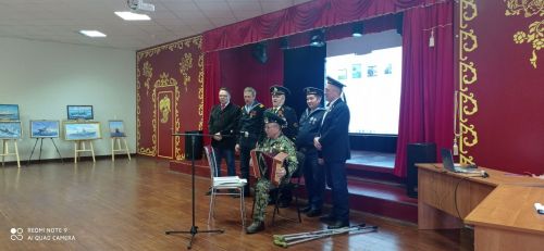 В районном Доме культуры состоялось открытие выставки картин Ильгиза Исхакова «Под водной гладью»
