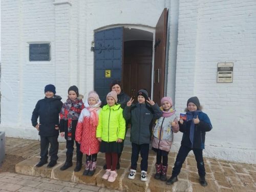 Для несовершеннолетних детей из числа получателей соцуслуг Болгара провели музейное занятие «Жаворонков закликаем – Весну встречаем!»