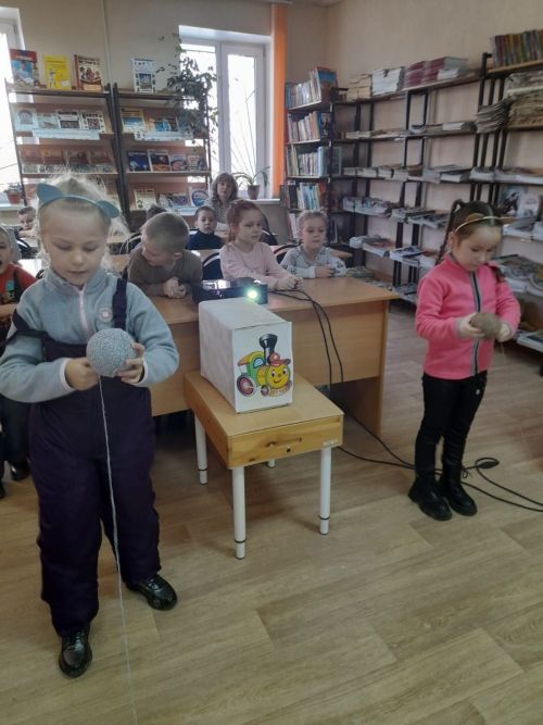Объединение «Клуб юного читателя» посетили детскую библиотеку Болгара