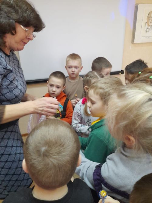 Объединение «Клуб юного читателя» посетили детскую библиотеку Болгара