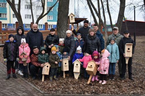 Юные спассцы подарили птицам новые дома