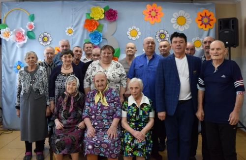 Жильцы Спасского ДИПИ познакомились с творчеством заслуженного работника культуры РТ