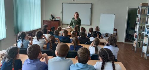 Первоклассники Болгарской средней школы простились с Азбукой