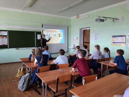 В Болгарской средней школе №2 проходят классные часы в рамках двухмесячника охраны труда