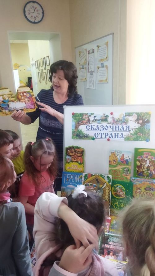 В детской библиотеке Болгара провели литературную игру «Сказки водят хоровод»