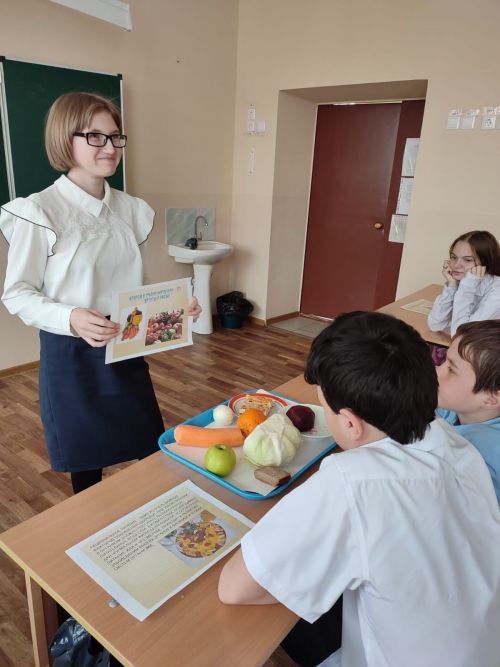 В Болгарской санаторной школе-интернате прошёл познавательный час «Азбука здорового питания»