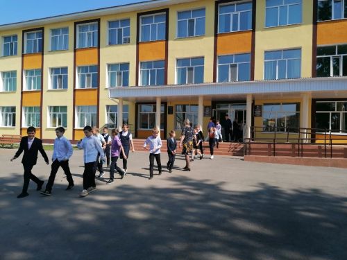 В Болгарской средней школе №1 прошла учебная тренировка по антитеррору