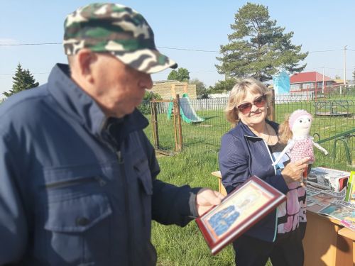 В Иж-Борискино организовали выставку творческих работ Ирины Маловатой