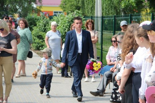 Для выпускников Трёхозёрской школы прозвенел последний звонок