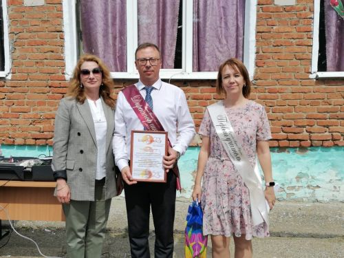 На последнем звонке в Спасском районе чествовали педагогические семьи