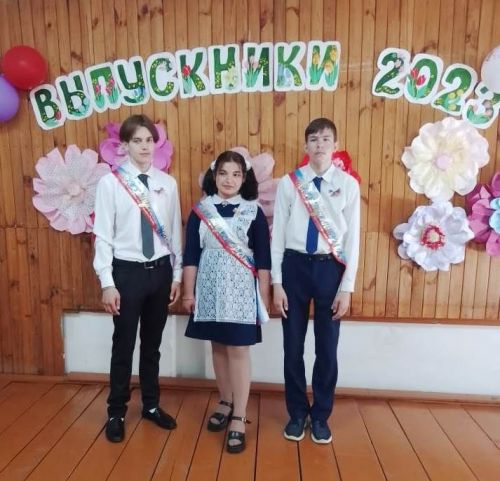 Для выпускников 9 класса Кузнечихинской школы прозвучал последний звонок