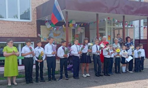 Для выпускников 9 класса Кузнечихинской школы прозвучал последний звонок