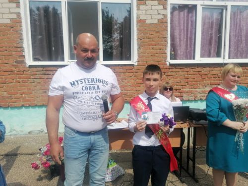 Спасские школьники на последнем звонке были награждены знаками отличия ВФСК ГТО