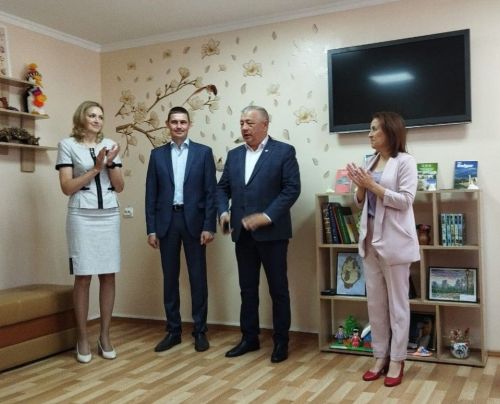 Сотрудники Спасского дома-интерната принимали поздравления от главы района