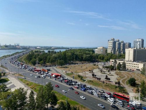 В Казани на Декабристов образовалась огромная пробка