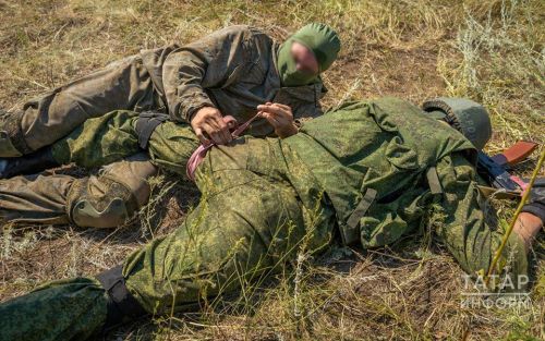 «После подрыва машины выбирались по минному полю»