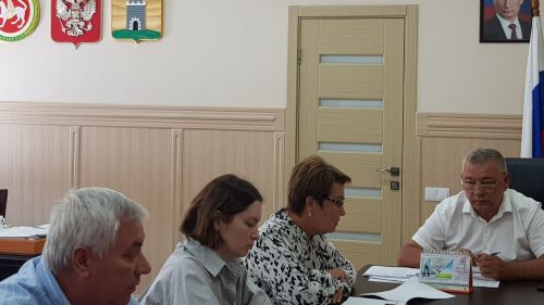 Глава Спасского района Фаргат Мухаметов вместе с Уполномоченной по правам человека в Республике Татарстан Сариёй Сабурской провели заседание