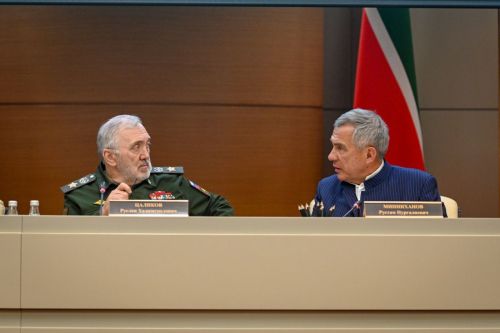 Рустам Минниханов принял активное участие в обсуждении мероприятий по доукомплектованию Вооруженных сил в Приволжском федеральном округе