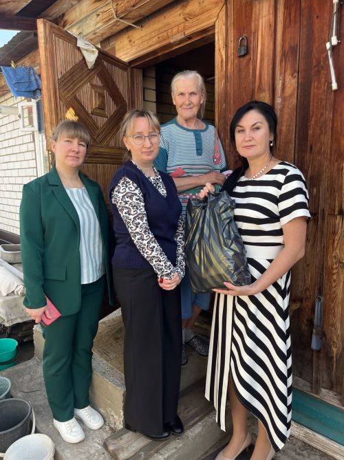 Коллектив Болгарской детской школы искусств поздравил своих бывших сотрудников