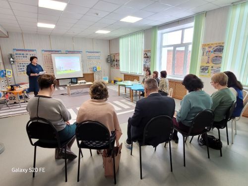 В детском саду «Родничок» прошли мастер-классы по правилам БДД