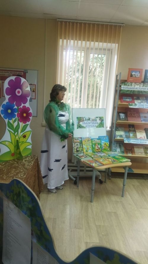 В детской библиотеке прошёл кукольный спектакль «Дружная семейка»