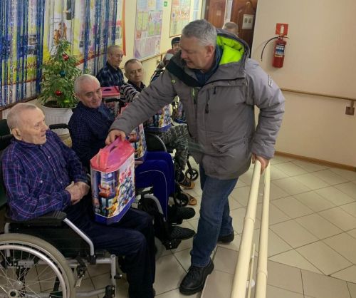 Получателей соцуслуг Спасского ДИПИ поздравили с наступающим Новым Годом