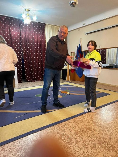 Спасский район поздравил детей Мелитополя с Новым годом