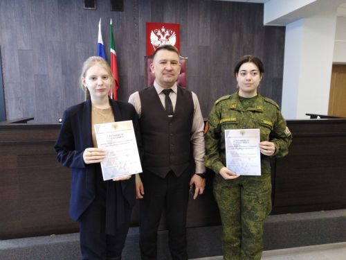 В Спасском суде наградили участников конкурса ко Дню юриста
