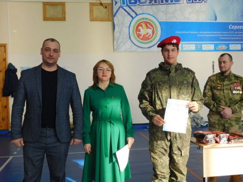 В центральном спортзале Болгара состоялся районный смотр строя и песни