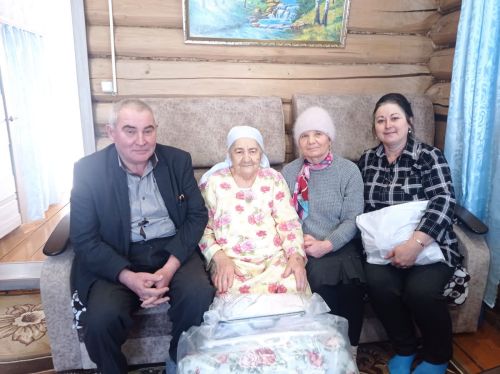 Трудности и невзгоды её не сломали