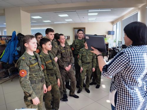 В Центральной библиотеке кадеты встретились с журналистом Вячеславом Карповым