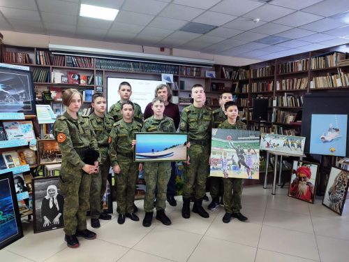 В Центральной библиотеке кадеты встретились с журналистом Вячеславом Карповым